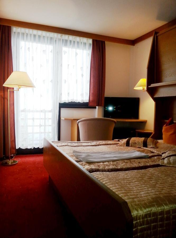 Hotel Alpinum Treffen Exterior photo