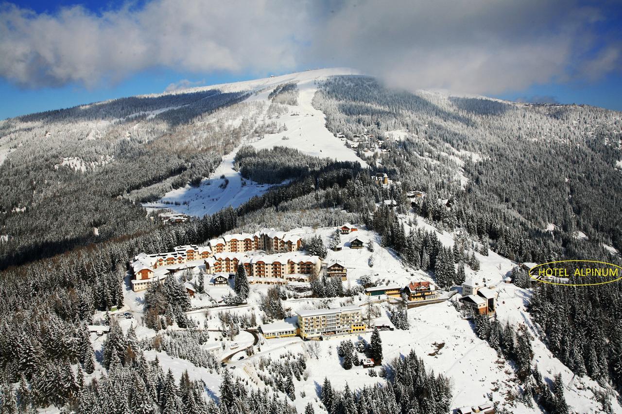 Hotel Alpinum Treffen Exterior photo